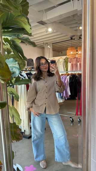LATTE BUTTON UP